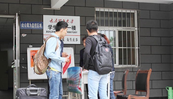 我院迎接2014级专升本新生并召开入学工作会议
