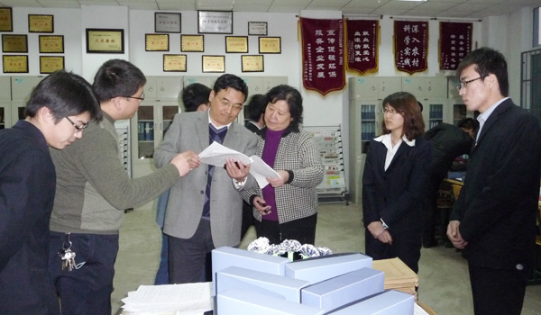 张惠元副书记一行四人来我院检查治安综合治理工作 张惠元副书记一行四人来我院检查治安综合治理工作