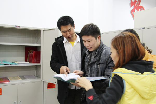 我院长风校区2010级开展辅导员档案检查评比活动 我院长风校区2010级开展辅导员档案检查评比活动