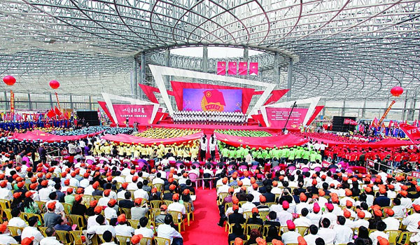 我院参与协办“以青春的名义”五四大型文艺演出活动 我院参与协办“以青春的名义”五四大型文艺演出活动