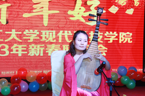 我院2013年教职工新年联欢会隆重举行
