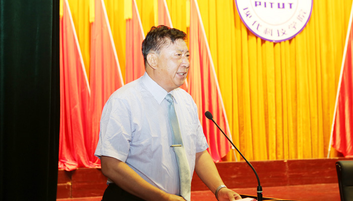 我院隆重举行2015届毕业生毕业典礼暨学位授予大会