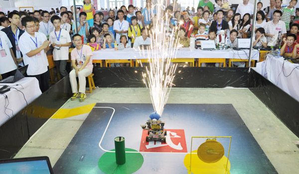 我院谢鹏飞同学参加2010中国机器人大赛并获奖 我院谢鹏飞同学参加2010中国机器人大赛并获奖