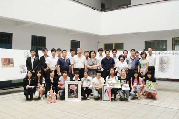 我院举办第四届“现代风华”文化节优秀作品展 我院举办第四届“现代风华”文化节优秀作品展