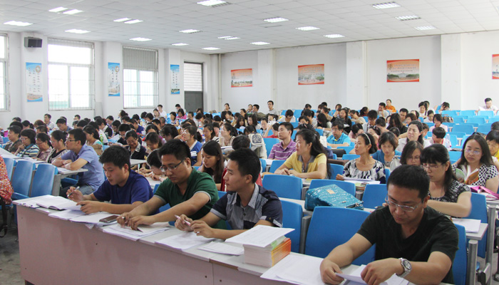 我院召开2013-2014学年第一学期全体班主任大会
