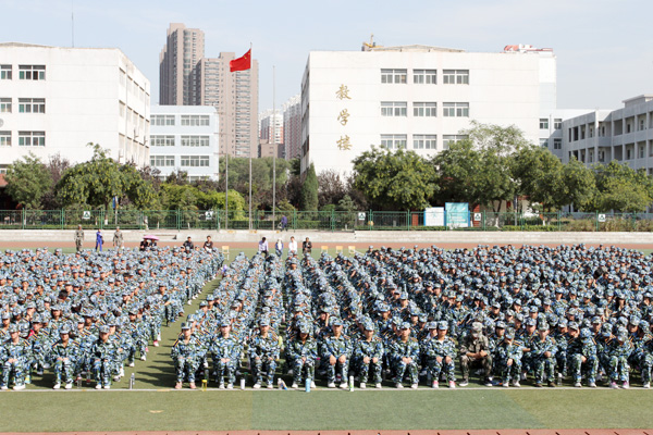 我院举行2011级新生地震消防知识及应急避险逃生安全教育讲座 我院举行2011级新生地震消防知识及应急避险逃生安全教育讲座