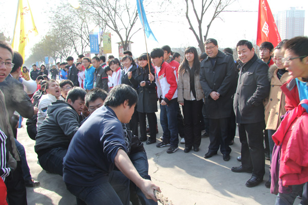 我院第七届纪念“一二•九运动”主题拔河比赛圆满落幕 我院第七届纪念“一二•九运动”主题拔河比赛圆满落幕