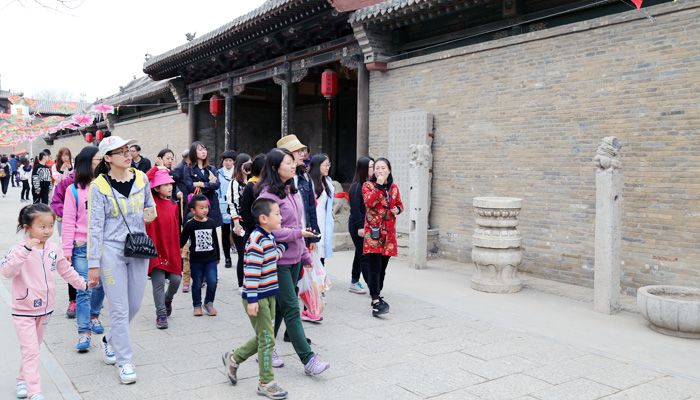 我院工会组织开展教职工春游活动