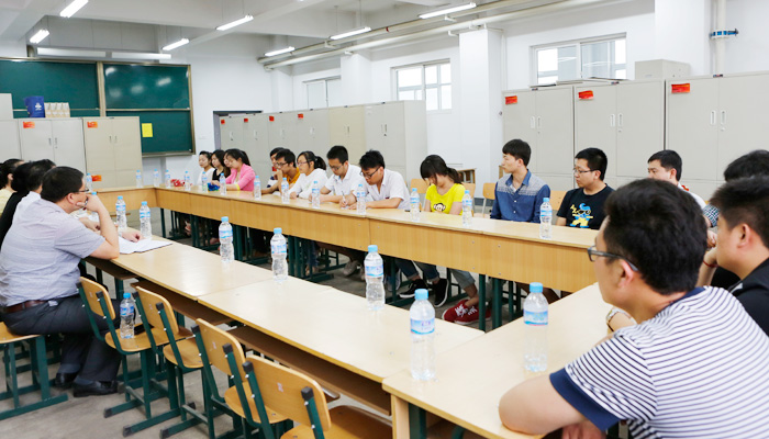 我院召开2013届毕业生主要学生干部座谈会