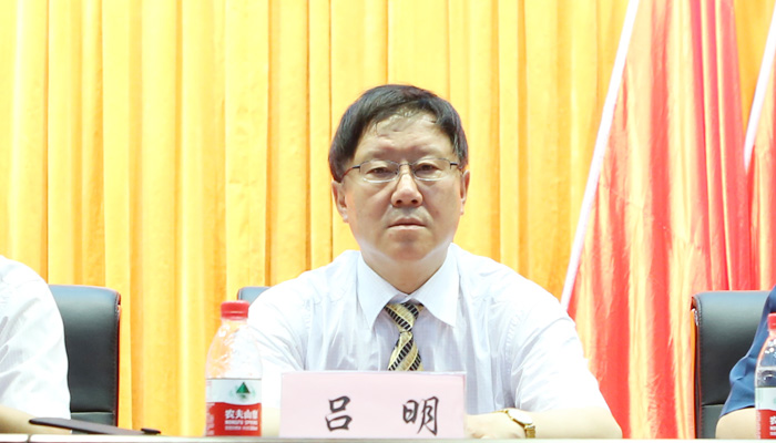 我院隆重举行2015届毕业生毕业典礼暨学位授予大会