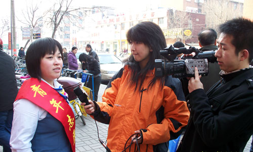 我院爱心志愿者协会参与“大手拉小手,争做志愿者”志愿服务活动 我院爱心志愿者协会参与“大手拉小手,争做志愿者”志愿服务活动