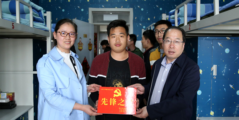 我院宿舍文化月“先锋之家”成功挂牌