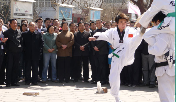 我院举办第二届“现代风华”校园文化节 我院举办第二届“现代风华”校园文化节