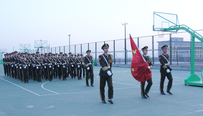 我院在孝义校区举行新学期升国旗仪式