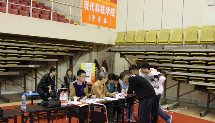 我院迎接2014级专升本新生并召开入学工作会议