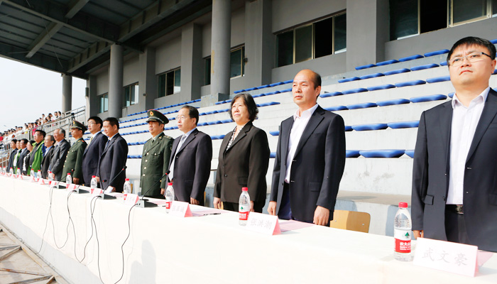 我院举行2016级新生军训汇报表演暨总结表彰大会