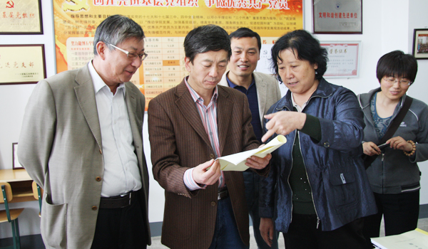 校党委常委、组织部长李大公一行三人来我院检查工作 校党委常委、组织部长李大公一行三人来我院检查工作