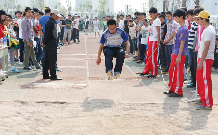 我院举行2012级新生田径运动会