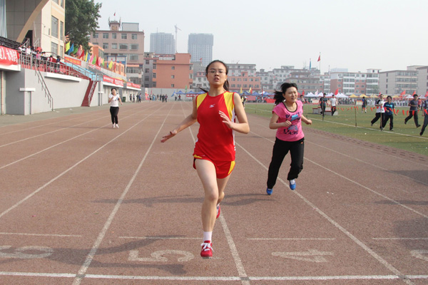 我院代表队在太原理工大学2012年田径运动会上取得竞赛和体育风尚双丰收 我院代表队在太原理工大学2012年田径运动会上取得竞赛和体育风尚双丰收