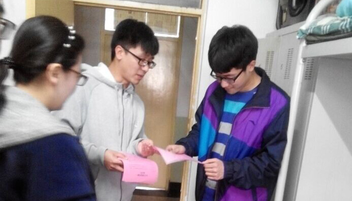 我院开展文明交通主题宣传教育服务活动