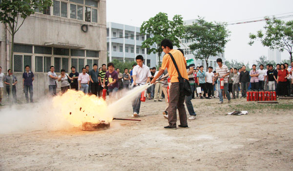 学校保卫处与我院联合举行安全教育培训讲座 学校保卫处与我院联合举行安全教育培训讲座