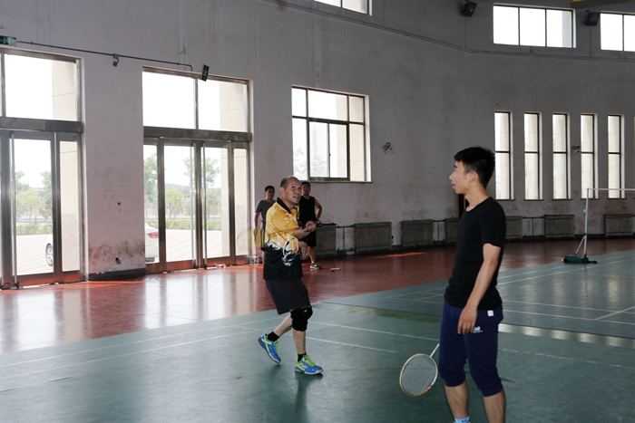 [2017年5月31日] 我院工会成功举办第二届教职工羽毛球比赛