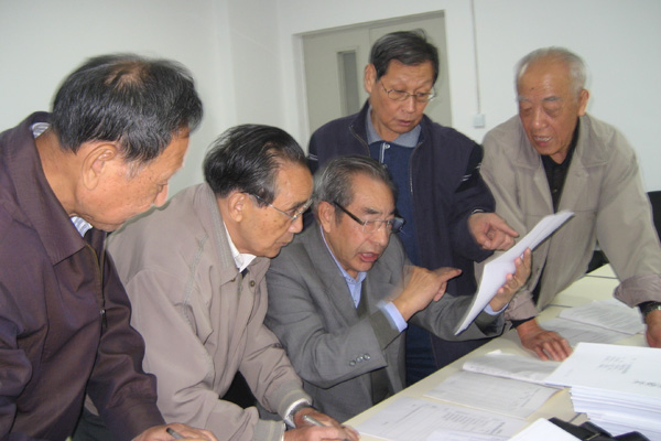 我院教学督导组检查艺术设计专业教学档案 我院教学督导组检查艺术设计专业教学档案