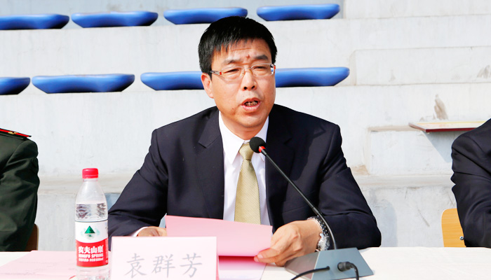 我院举行2016级新生军训汇报表演暨总结表彰大会