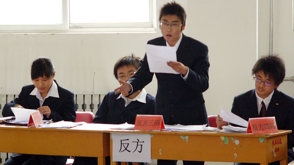第四届“扬帆杯”辩论赛初赛结束 第四届“扬帆杯”辩论赛初赛结束