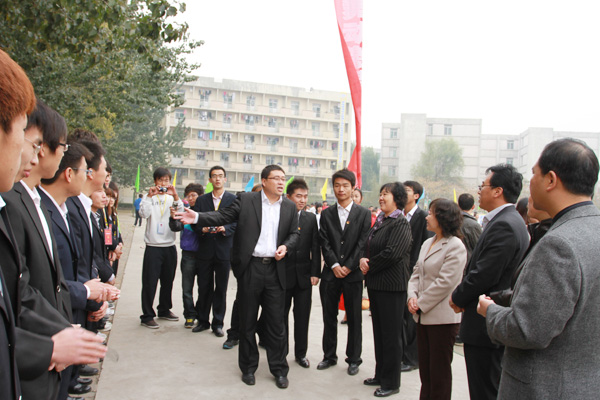 我院召开2011级新生田径运动会 我院召开2011级新生田径运动会