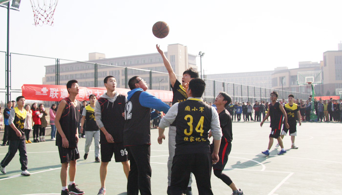 我院孝义校区2014级新生篮球赛火热开赛