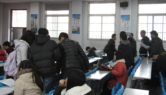 我院召开企业联合招聘会 我院召开企业联合招聘会