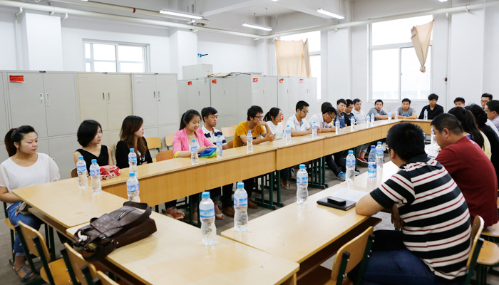 我院召开2013届毕业生主要学生干部座谈会