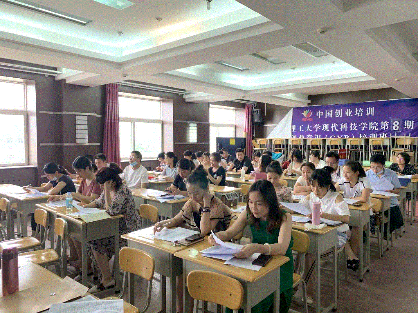 我院召开2020届毕业生就业工作中期总结暨表彰大会 我院召开2020届毕业生就业工作中期总结暨表彰大会