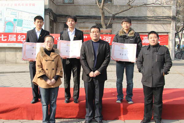 我院第七届纪念“一二•九运动”主题拔河比赛圆满落幕 我院第七届纪念“一二•九运动”主题拔河比赛圆满落幕