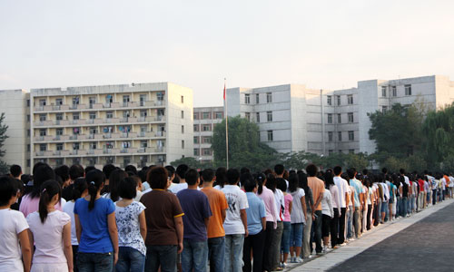 我院隆重举行2008--2009新学年升国旗仪式 我院隆重举行2008--2009新学年升国旗仪式