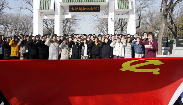 我院举行新党员入党宣誓仪式 我院举行新党员入党宣誓仪式