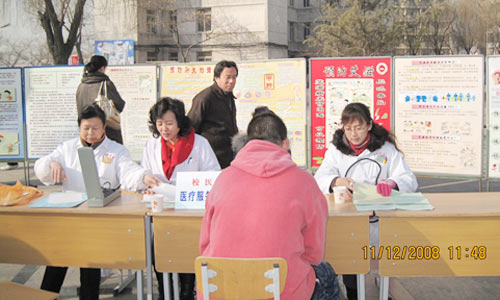 我院与太原理工大学长风服务中心等四单位联合开展“和谐、健康、安全、节约”宣传教育及签名活动