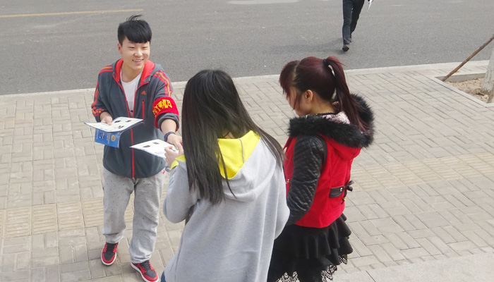 我院在孝义校区开展防范电信诈骗宣传活动