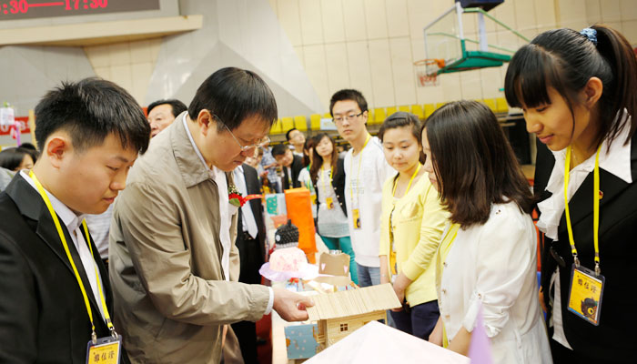 我院在太原理工大学2013年田径运动会上取得优异成绩