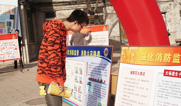 我院积极参加“全民关注消防 生命安全至上”119主题安全知识宣传活动 我院积极参加“全民关注消防 生命安全至上”119主题安全知识宣传活动