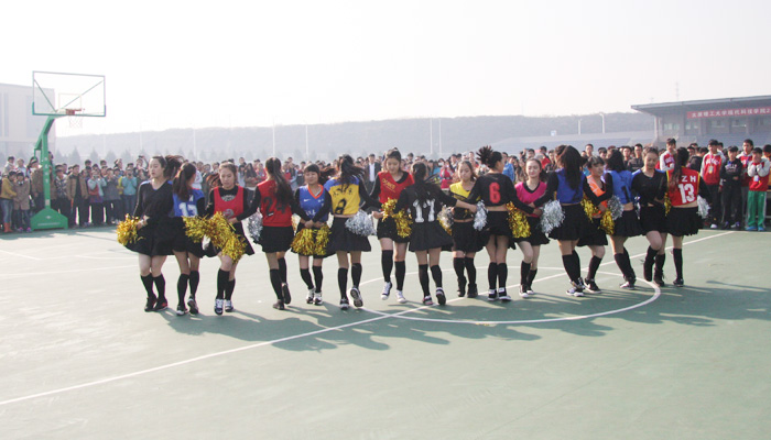 我院孝义校区2014级新生篮球赛火热开赛