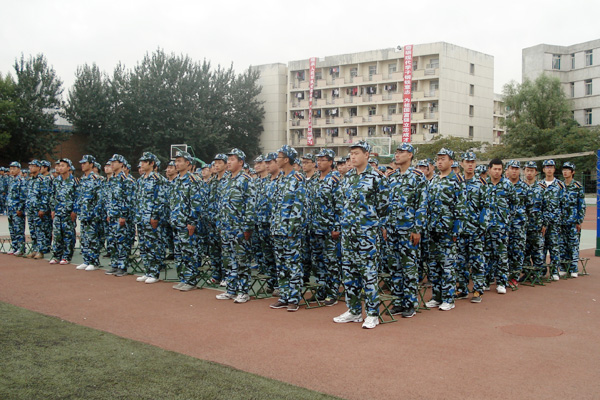 我院2011级新生正式迎来军训生活 我院2011级新生正式迎来军训生活