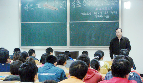 我院团组织在2010级新生中开展学习经验交流会
