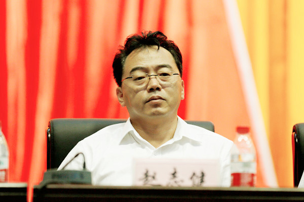 我院举行2013届毕业生毕业典礼暨学位授予大会