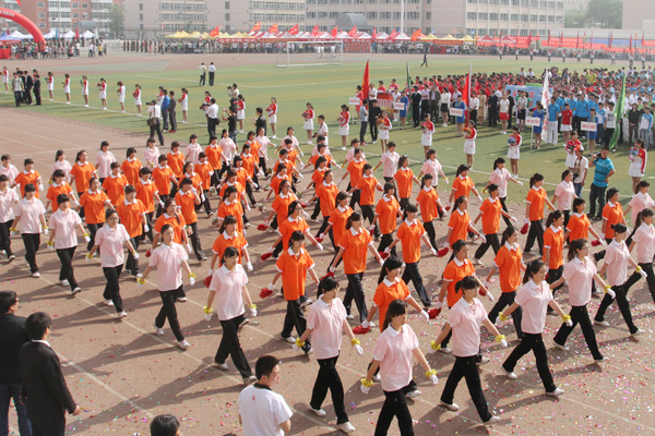 我院代表队在太原理工大学2012年田径运动会上取得竞赛和体育风尚双丰收 我院代表队在太原理工大学2012年田径运动会上取得竞赛和体育风尚双丰收