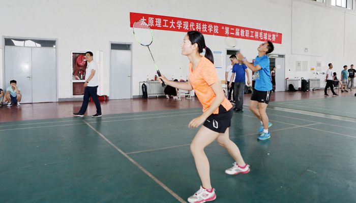 我院工会成功举办第二届教职工羽毛球比赛