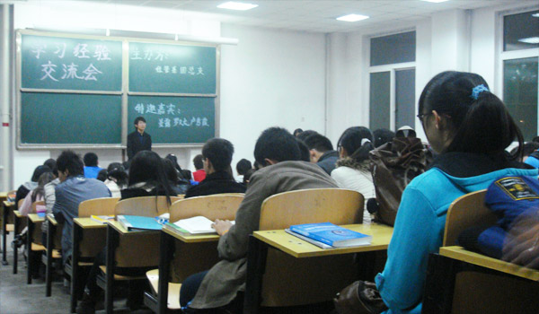 我院团组织在2010级新生中开展学习经验交流会