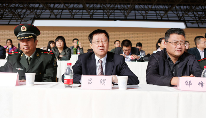我院隆重举行2013级新生开学典礼暨军训动员大会