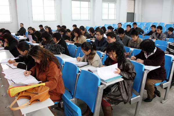 我院召开全体辅导员会议安排09-10学年第二学期开学工作 我院召开全体辅导员会议安排09-10学年第二学期开学工作